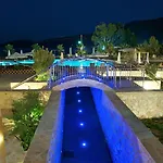 Отель Ionian Emerald Каравомилос