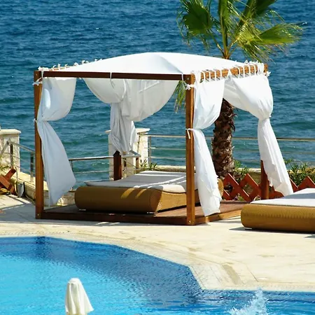 Отель Ionian Emerald 5*