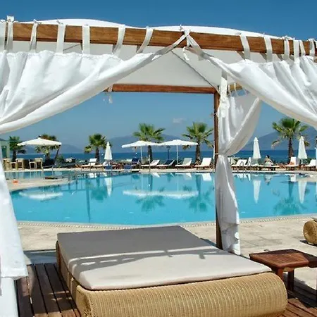 Ionian Emerald Karavómilosz