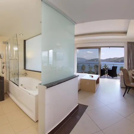 Hotel Ionian Emerald Karavomylos